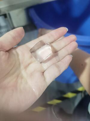 Haloo vending machine Supplier Screen 24 Jam Es vending machine untuk otomatis Packing Es ATM Es vending machine