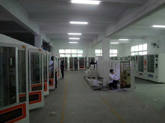 Mesin Penjual Otomatis Pakaian Renang Handuk Pantai Tanpa Pendingin 220V 50HZ